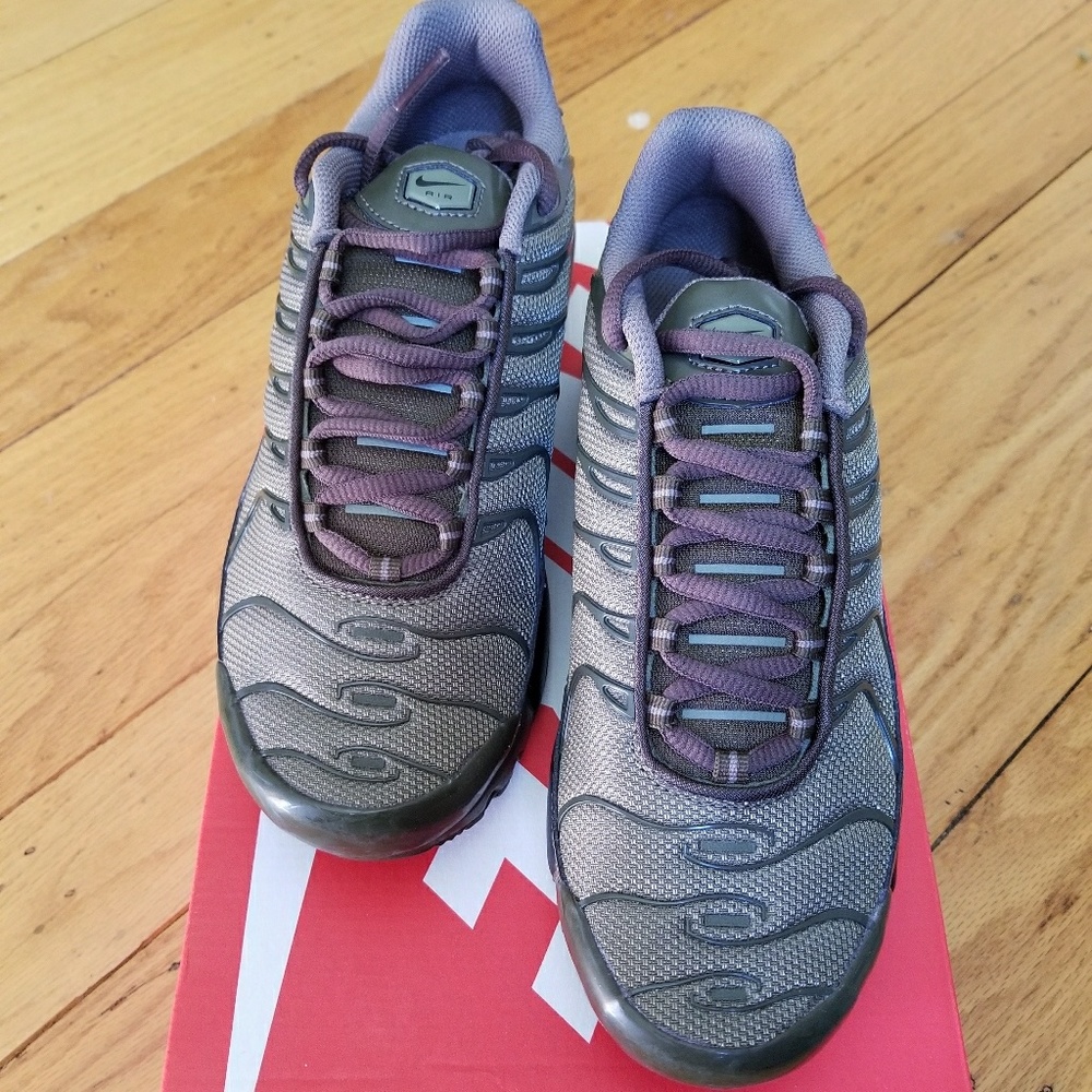 NIB Nike Air Max Plus (GS) 6Y/7.5 Women's